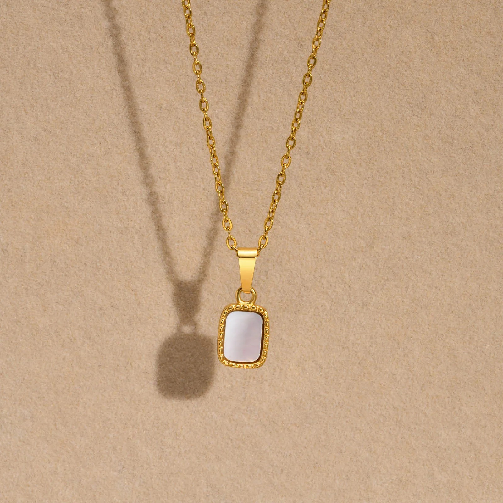 IG Style Vacation Simple Style Solid Color Stainless Steel Plating Agate Shell 18K Gold Plated Pendant Necklace_colorza_1