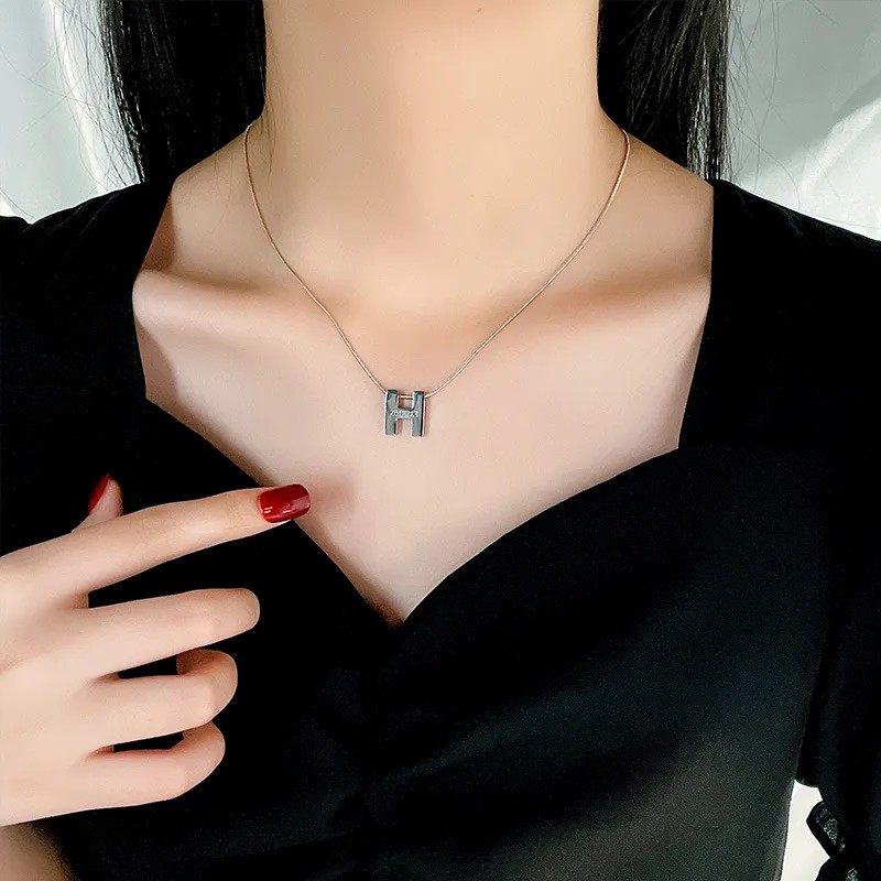 Simple Style Letter Titanium Steel Plating 18K Gold Plated Pendant Necklace_colorza_2