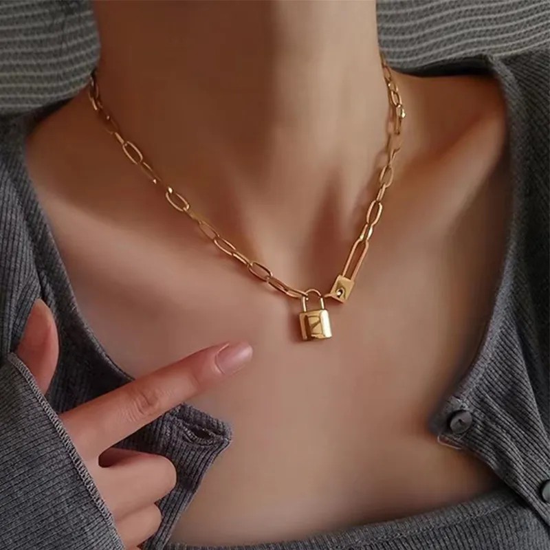 Korean Style Letter Lock Titanium Steel Plating 18K Gold Plated Necklace_colorza_3