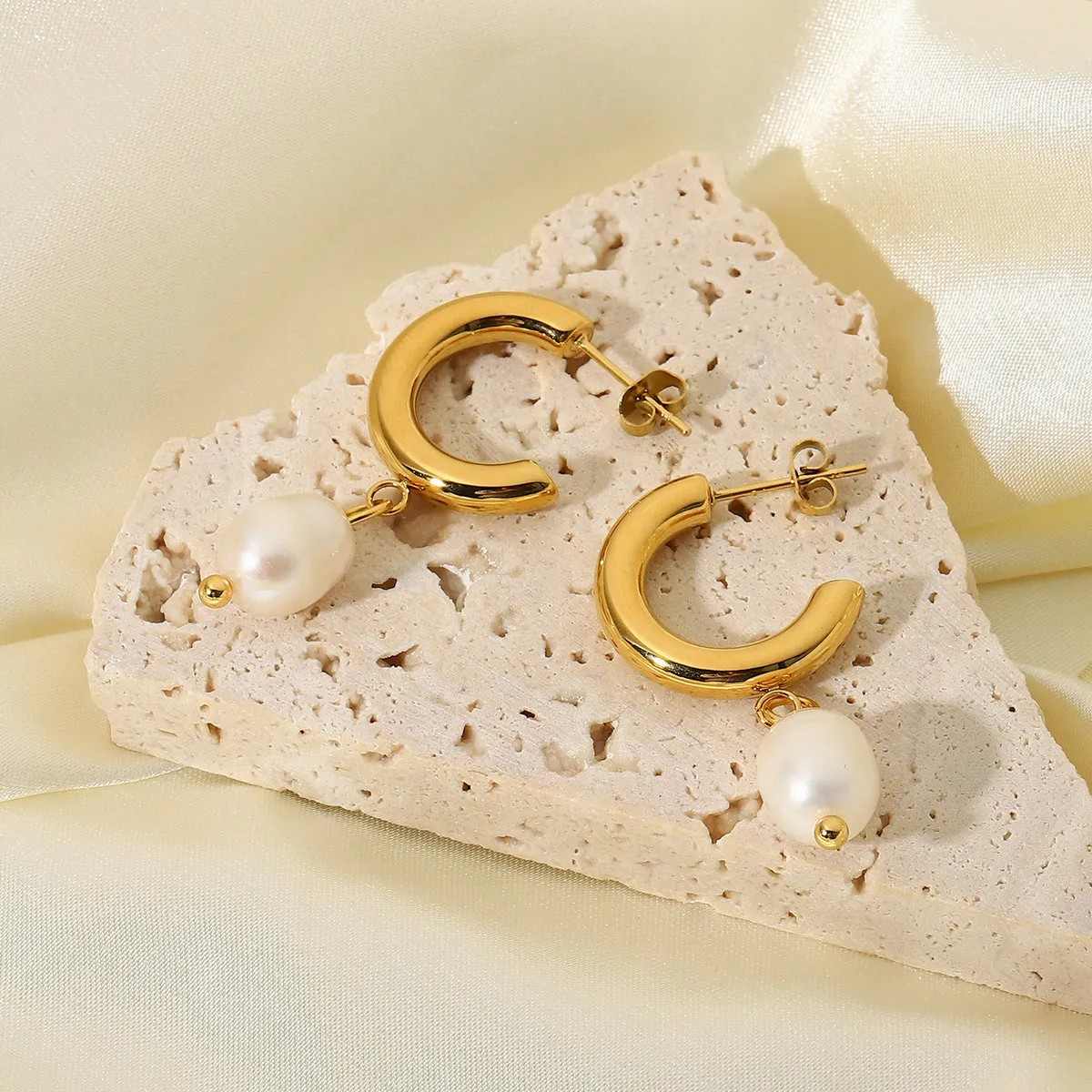 Wholesale Jewelry Pearl Pendant C-Shaped Stainless Steel Earrings Colorza_colorza_1