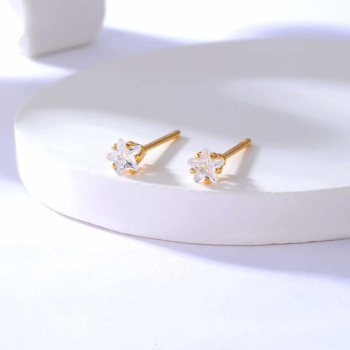 New Fashion Stainless Steel Electroplating 18K Gold Zircon Five-Pointed Star Earrings_colorza_2