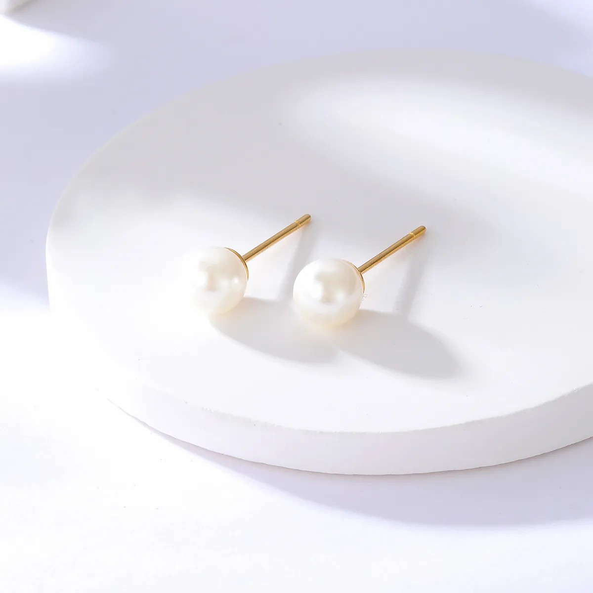 Fashion Small And Exquisite Stainless Steel Electroplating 18K Gold Pearl Earrings_colorza_2