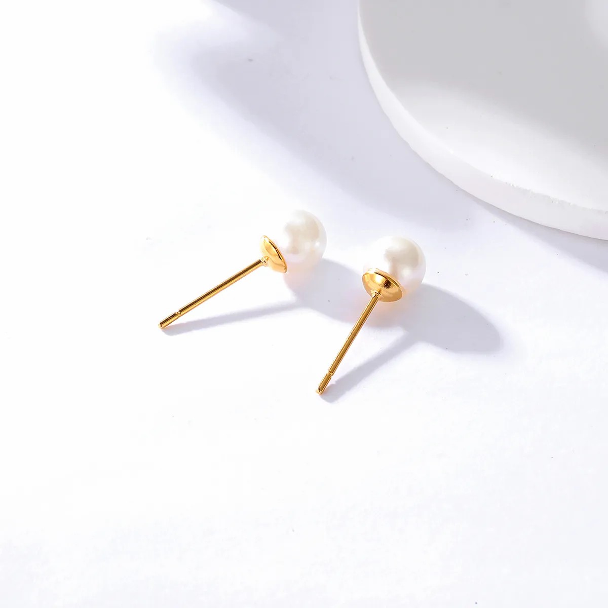 Fashion Small And Exquisite Stainless Steel Electroplating 18K Gold Pearl Earrings_colorza_3