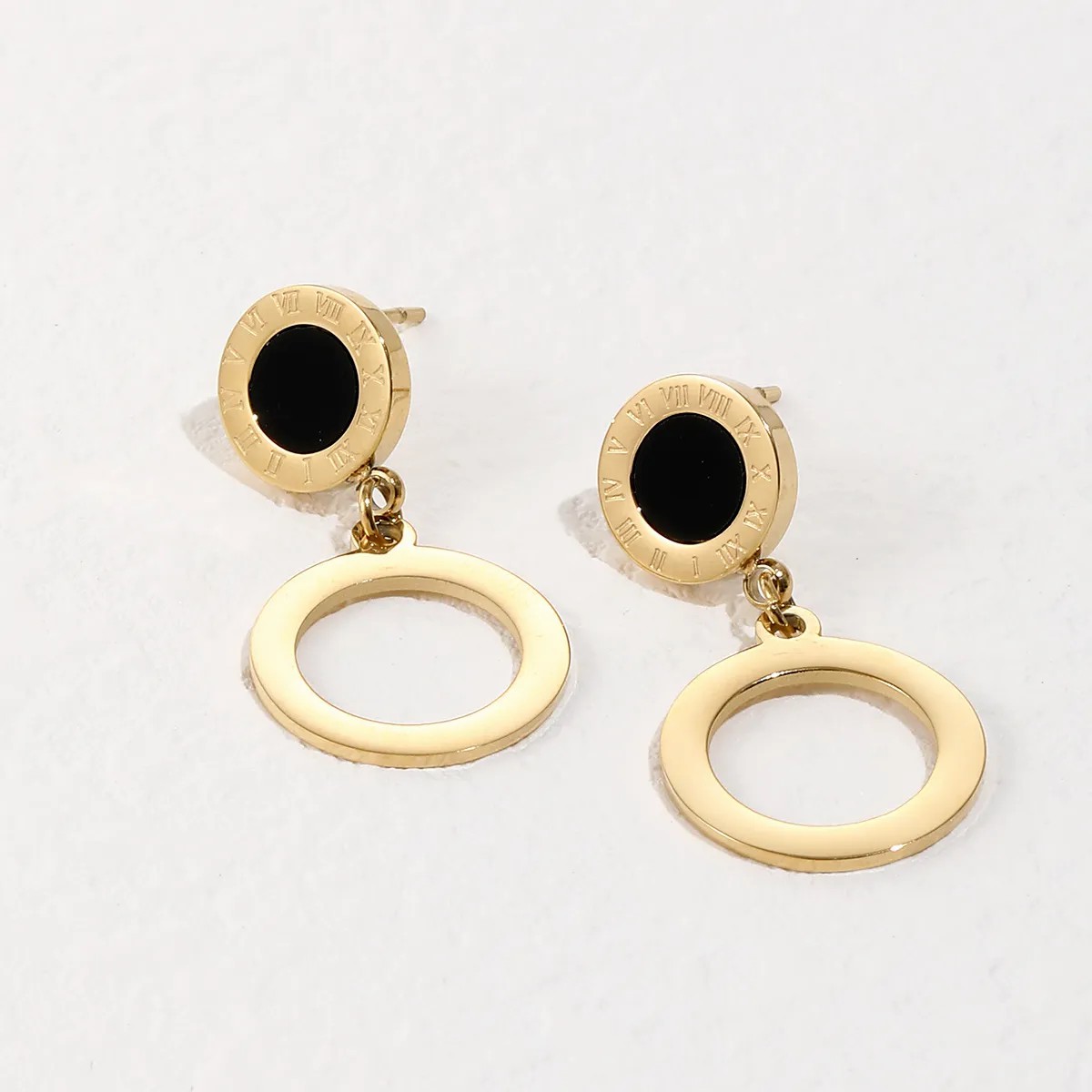 Titanium Steel Fashion Gold Roman Numeral Black Shell Round Earrings_colorza_3