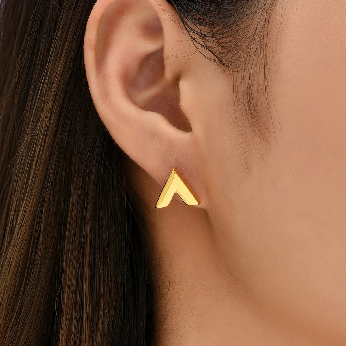 Simple Fashion Letter V Titanium Steel 14K Gold-Plated Stud Earrings_colorza_3