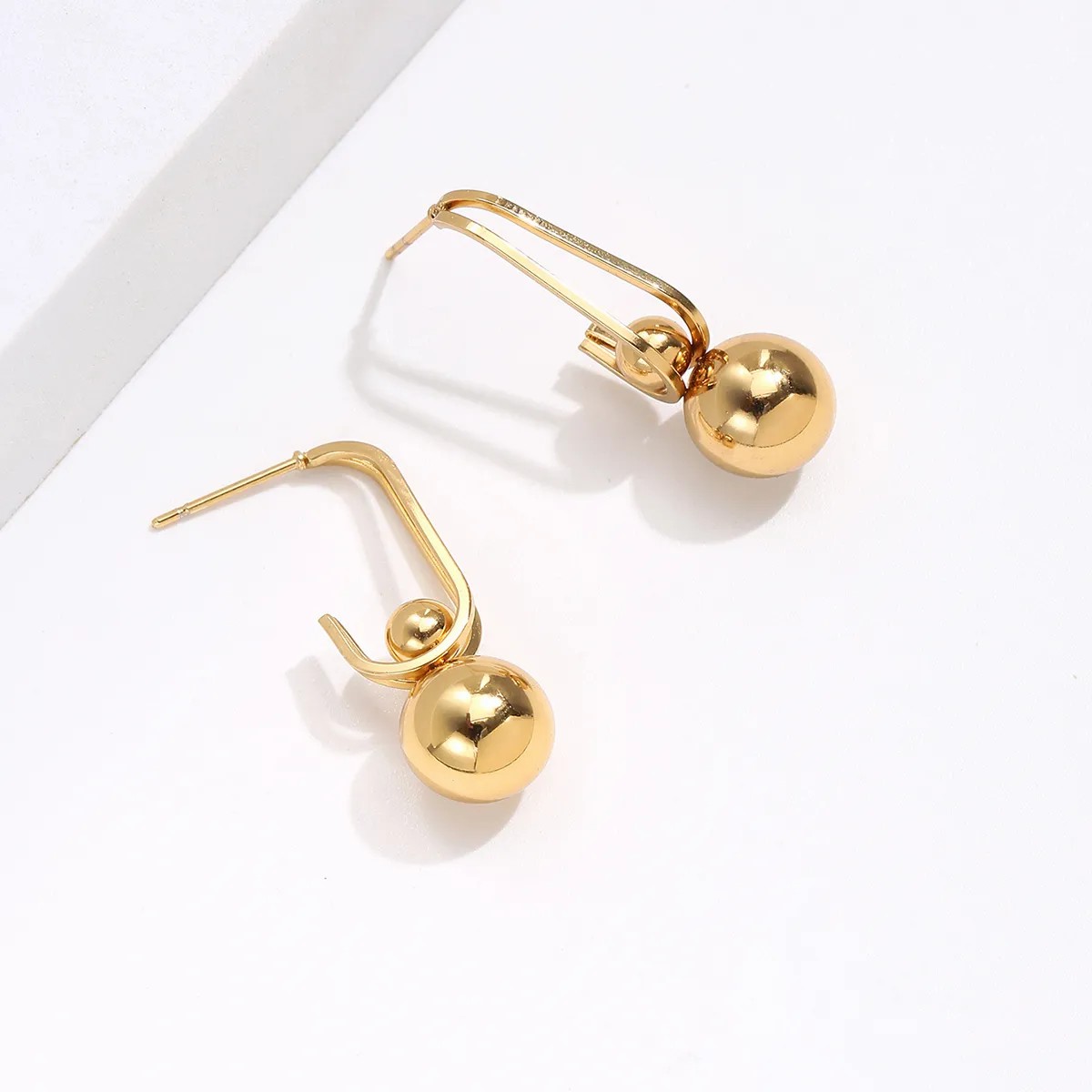 Fashion Simple Jewelry Stainless Steel Electroplated 18K Gold Ball Retro Earrings_colorza_2