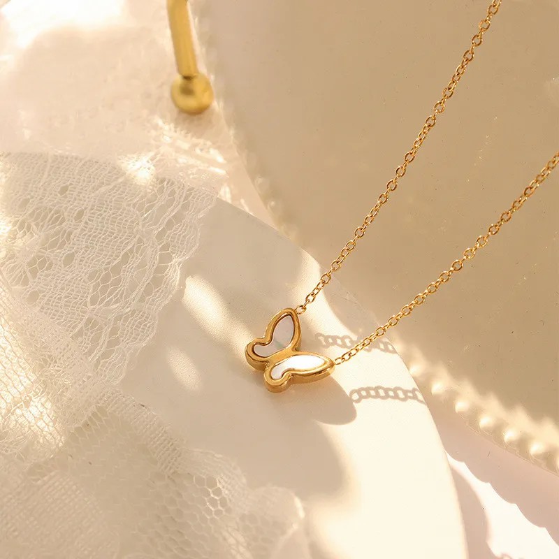 Simple Butterfly White Sea Shell Necklace Set Earrings Stud Earrings 18K Gold Titanium Steel_colorza_2