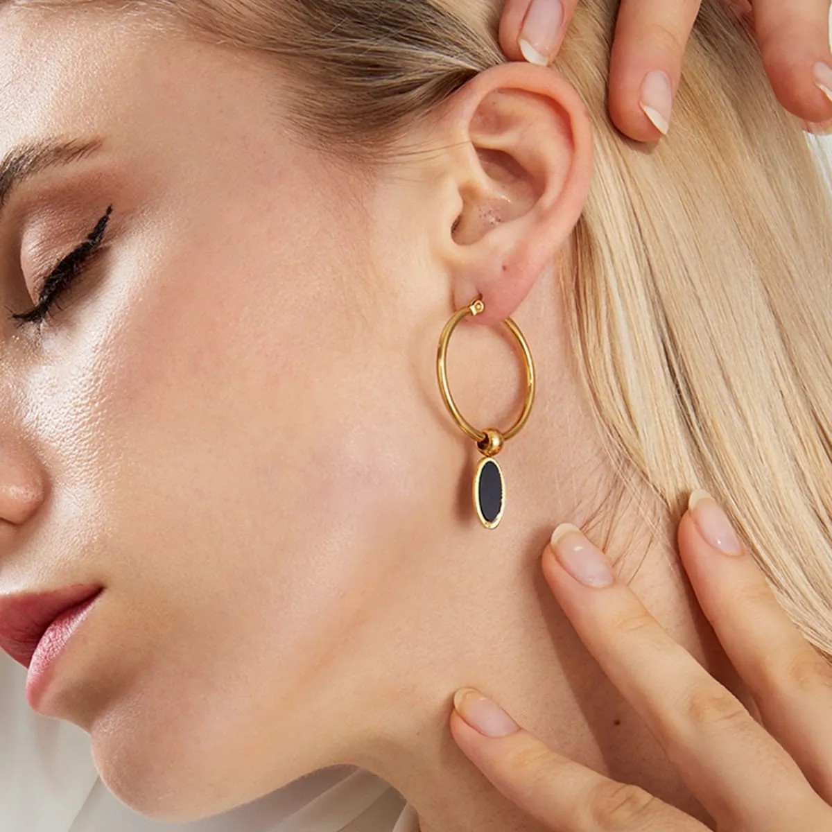 Fashion Creative Stainless Steel Electroplated 18K Black And Golden Oval Earrings_colorza_1