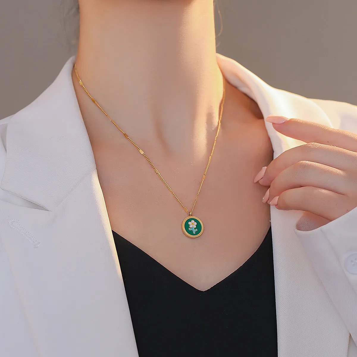Elegant Vintage Style Lady Flower Titanium Steel Plating 18K Gold Plated Pendant Necklace_colorza_3