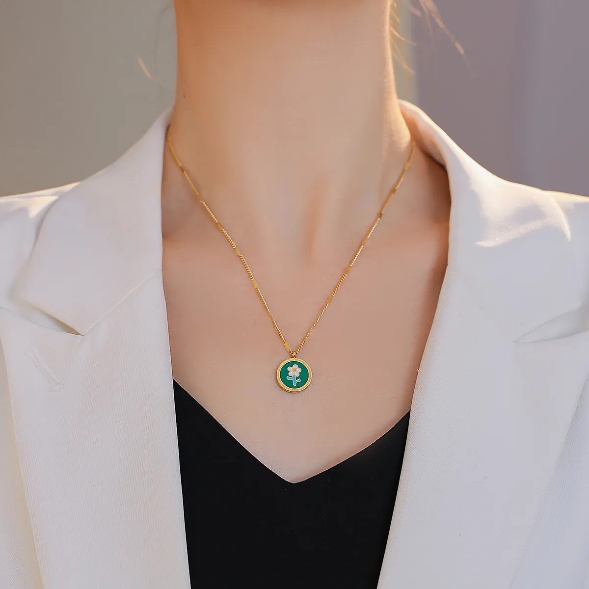 Elegant Vintage Style Lady Flower Titanium Steel Plating 18K Gold Plated Pendant Necklace_colorza_4
