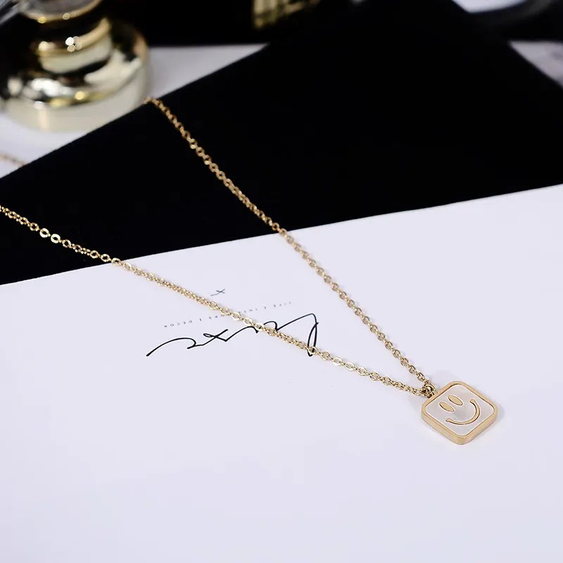 Simple Style Streetwear Smiley Face Titanium Steel Plating Inlay Shell 18K Gold Plated Pendant Necklace_colorza_4