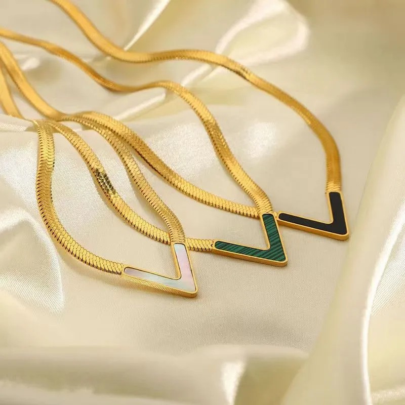 Vintage Style V Shape Titanium Steel Plating 18K Gold Plated Necklace_colorza_1