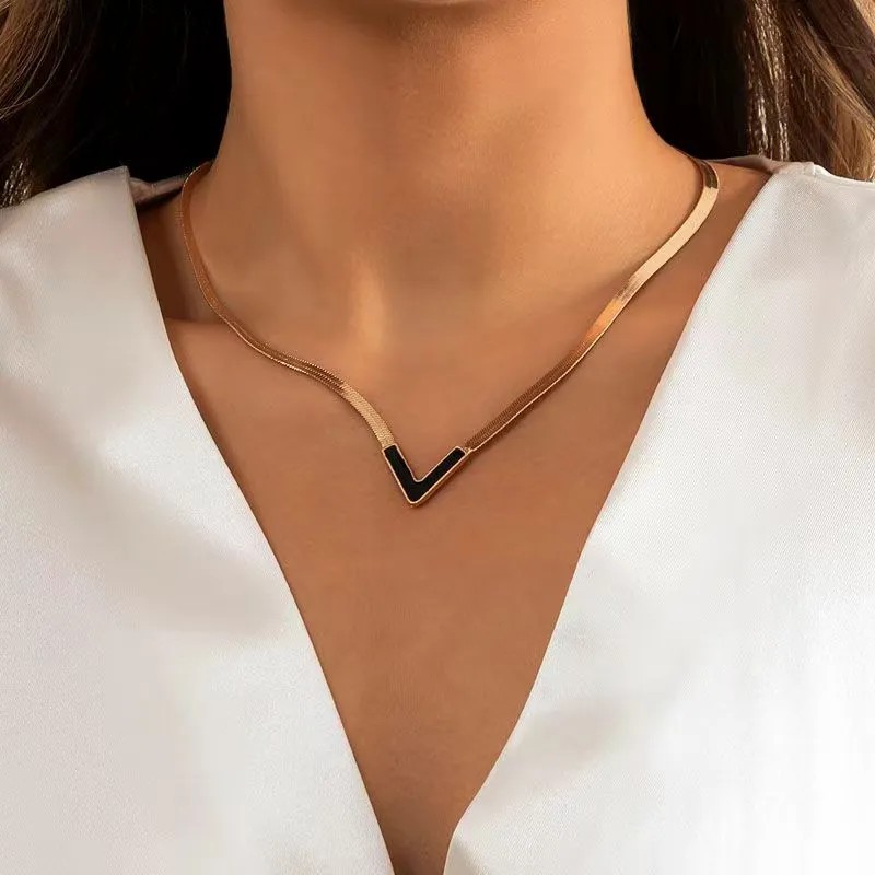 Vintage Style V Shape Titanium Steel Plating 18K Gold Plated Necklace_colorza_2