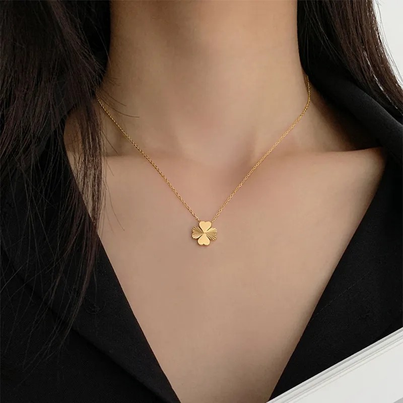 Sweet Four Leaf Clover Titanium Steel Plating 18K Gold Plated Pendant Necklace_colorza_1