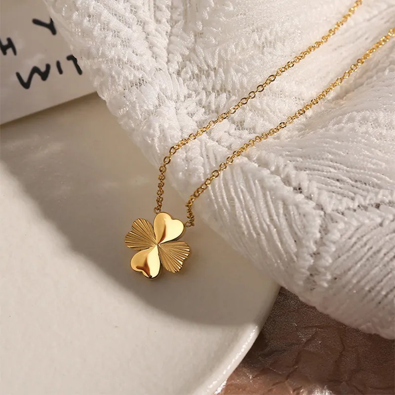 Sweet Four Leaf Clover Titanium Steel Plating 18K Gold Plated Pendant Necklace_colorza_2