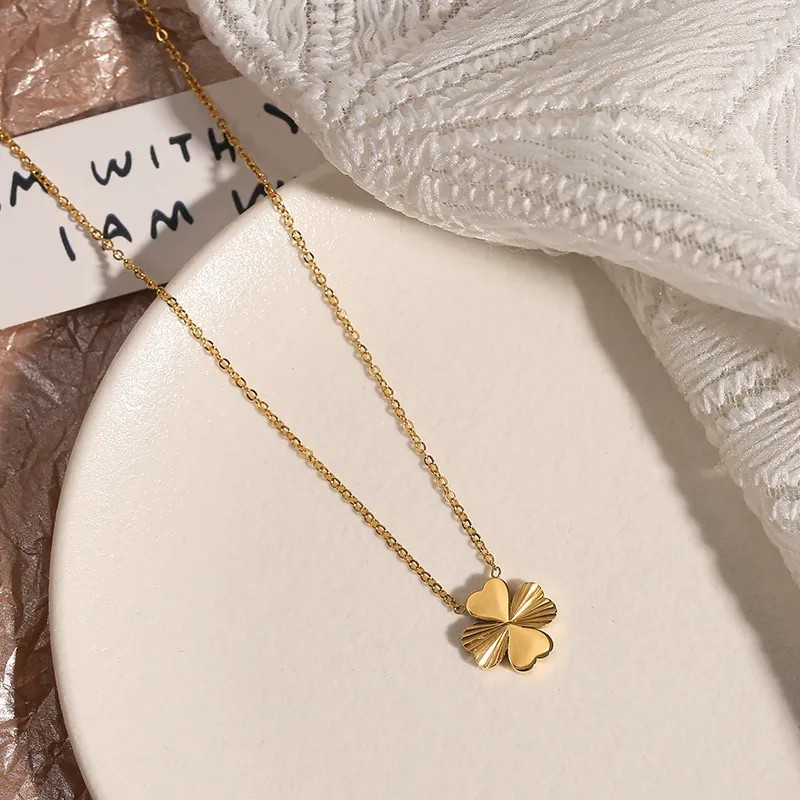Sweet Four Leaf Clover Titanium Steel Plating 18K Gold Plated Pendant Necklace_colorza_4