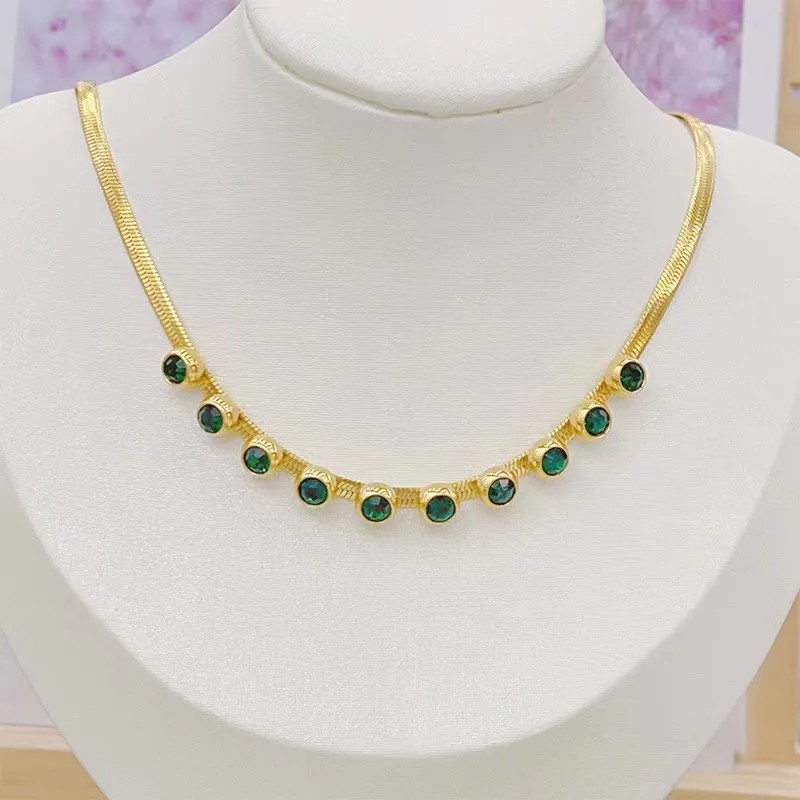 Elegant Retro Round Titanium Steel Plating Inlay Rhinestones 18K Gold Plated Necklace_colorza_4