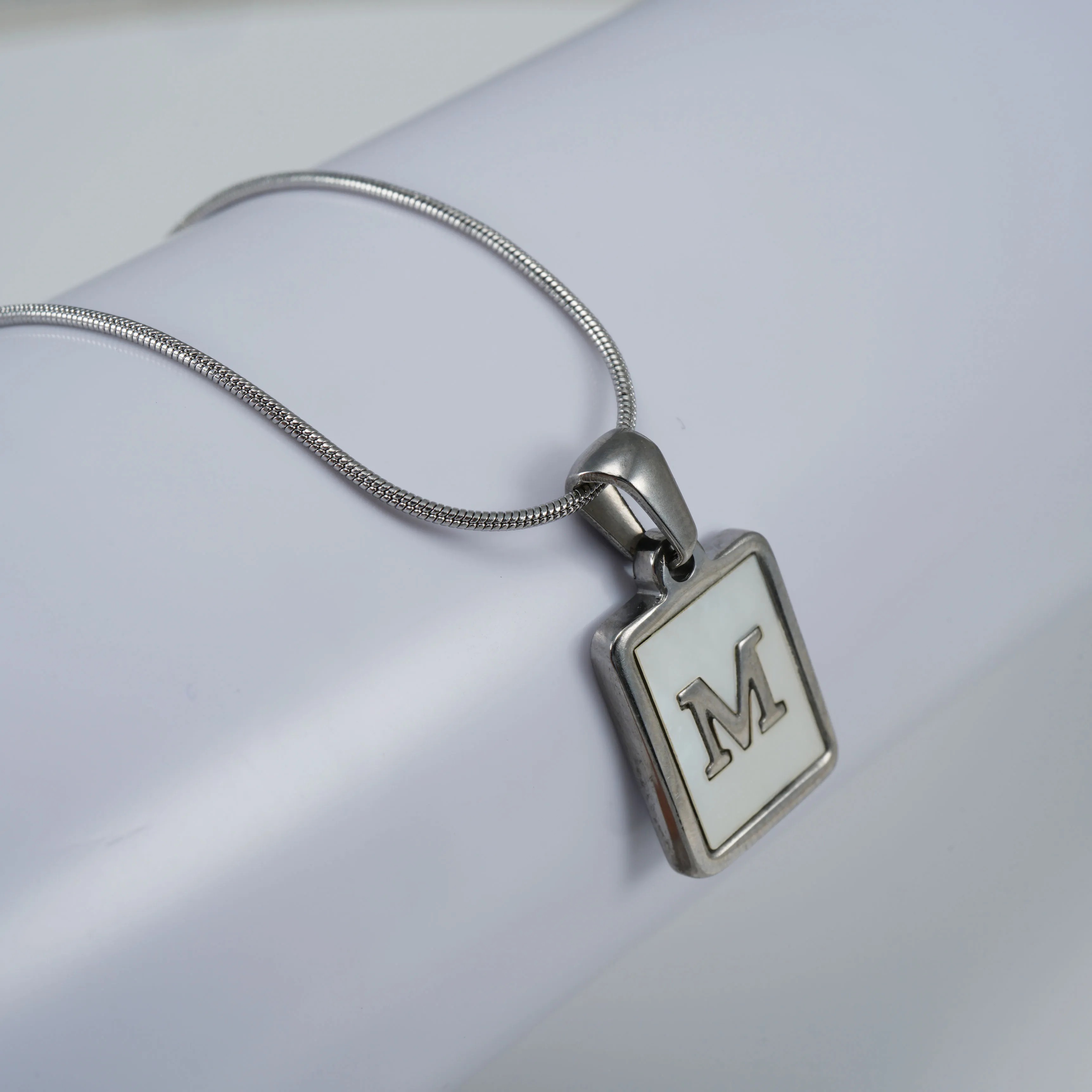 Casual Commute Letter Stainless Steel Plating Inlay Shell 18K Gold Plated Pendant Necklace_colorza_3