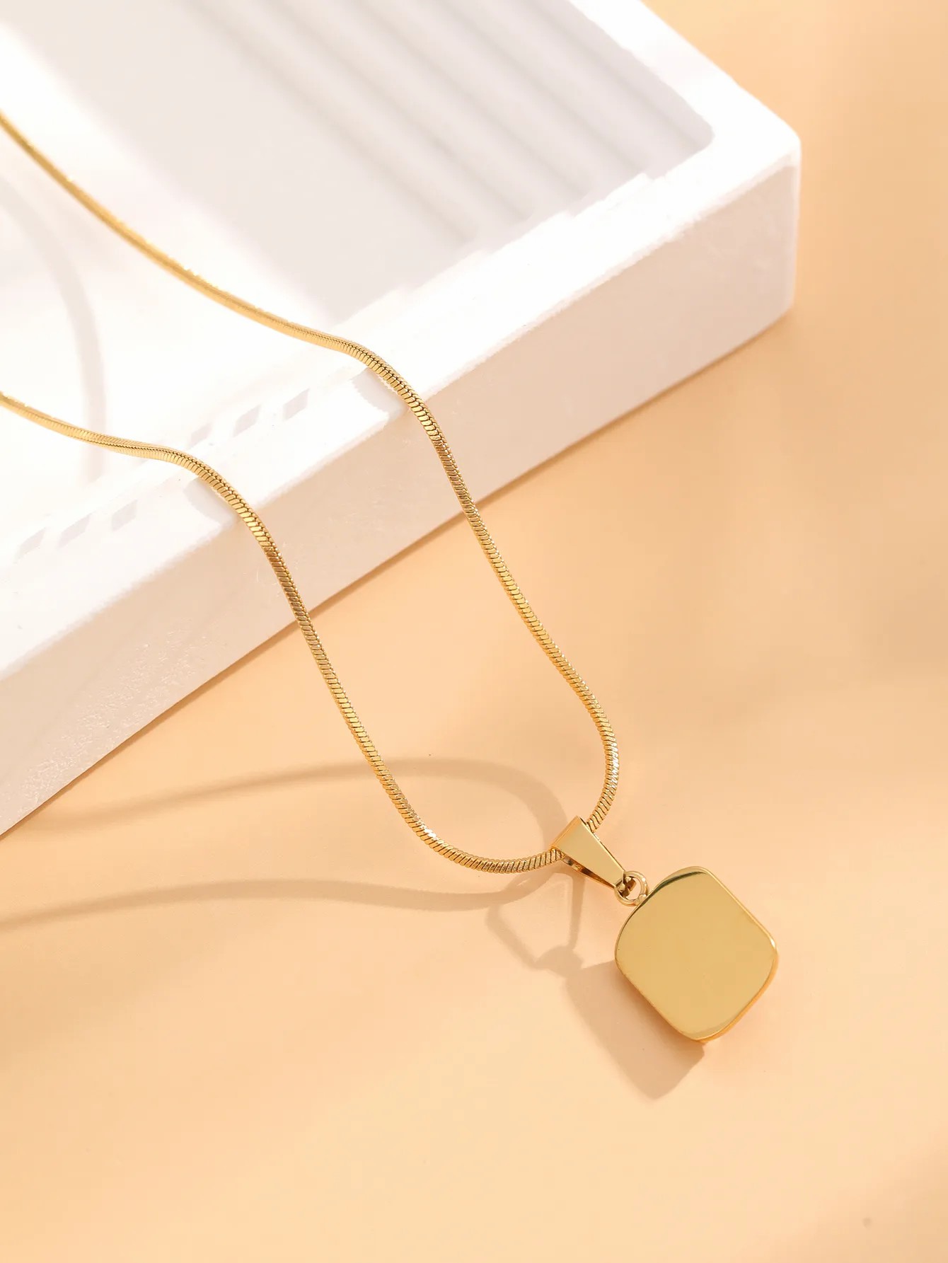 Elegant Retro Round Square Titanium Steel Plating Inlay Zircon Gold Plated Pendant Necklace_colorza_4