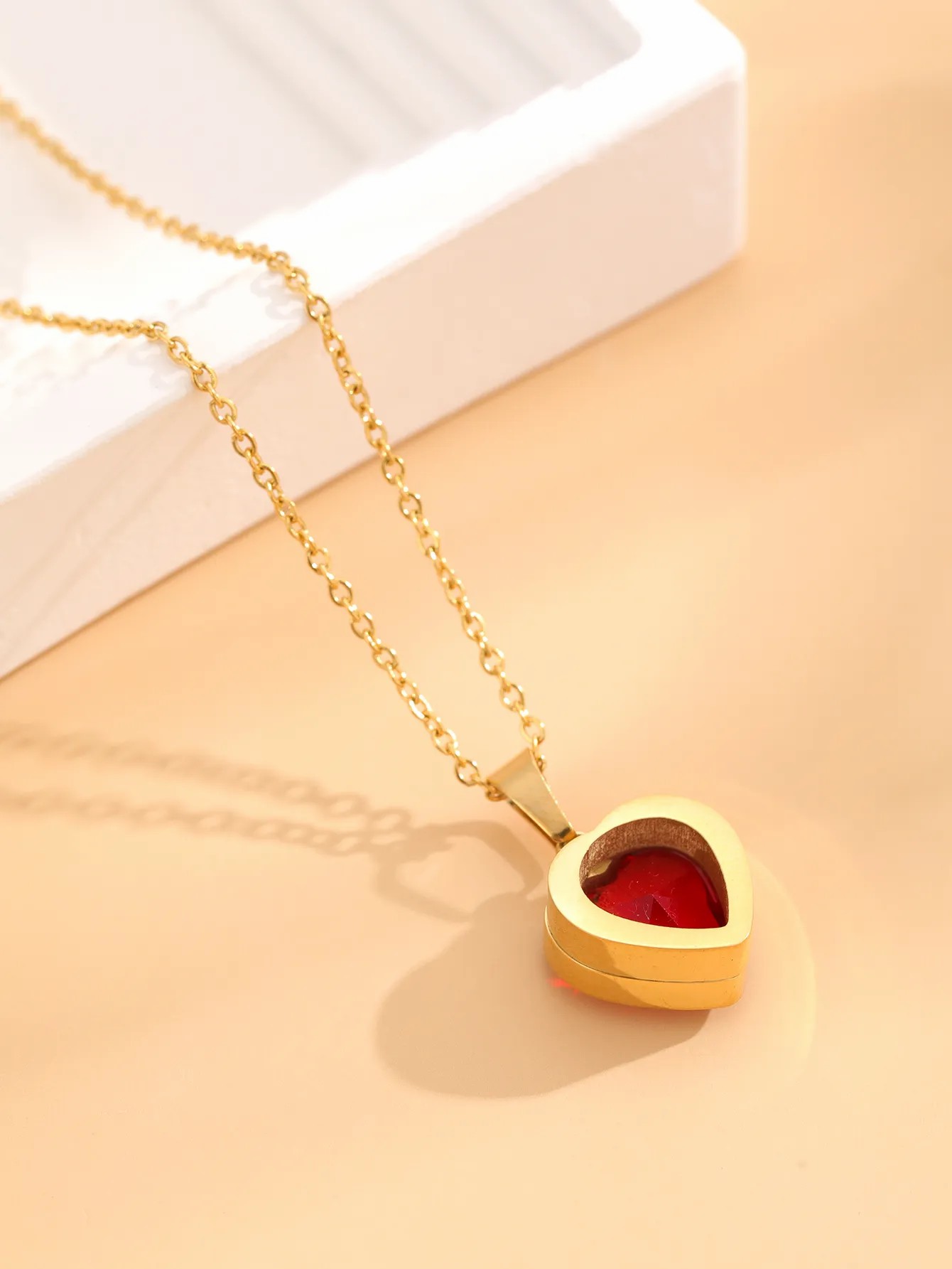 Elegant Retro Heart Shape Titanium Steel Plating Inlay Zircon Gold Plated Pendant Necklace_colorza_4