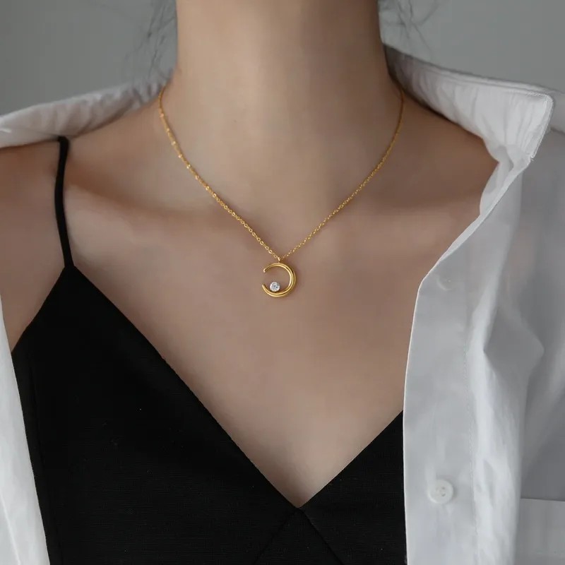 Sweet Simple Style Moon Titanium Steel Plating Inlay Zircon 18K Gold Plated Pendant Necklace_colorza_2