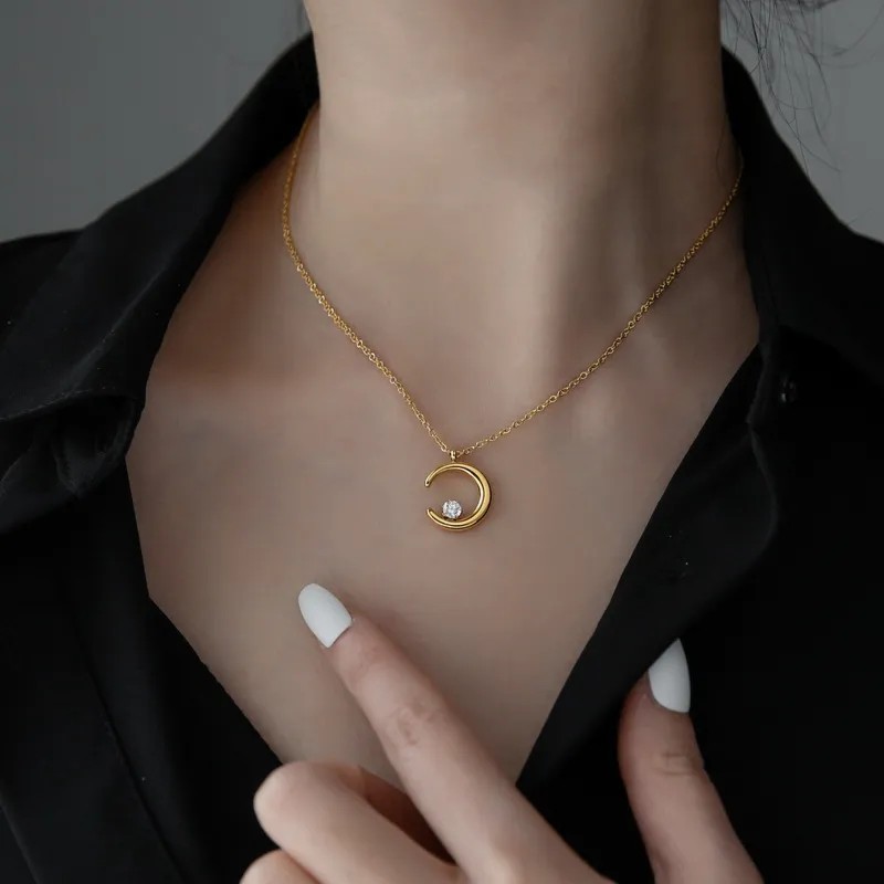 Sweet Simple Style Moon Titanium Steel Plating Inlay Zircon 18K Gold Plated Pendant Necklace_colorza_3