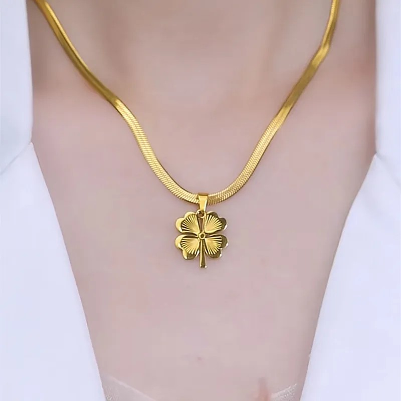 IG Style Four Leaf Clover Titanium Steel Plating 18K Gold Plated Pendant Necklace_colorza_3