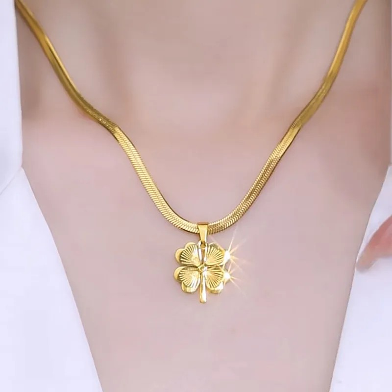 IG Style Four Leaf Clover Titanium Steel Plating 18K Gold Plated Pendant Necklace_colorza_4
