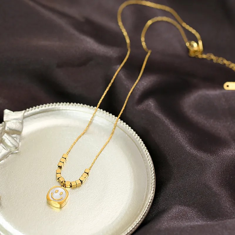 Casual Simple Style Smiley Face Titanium Steel Plating Inlay Shell 18K Gold Plated Pendant Necklace_colorza_3