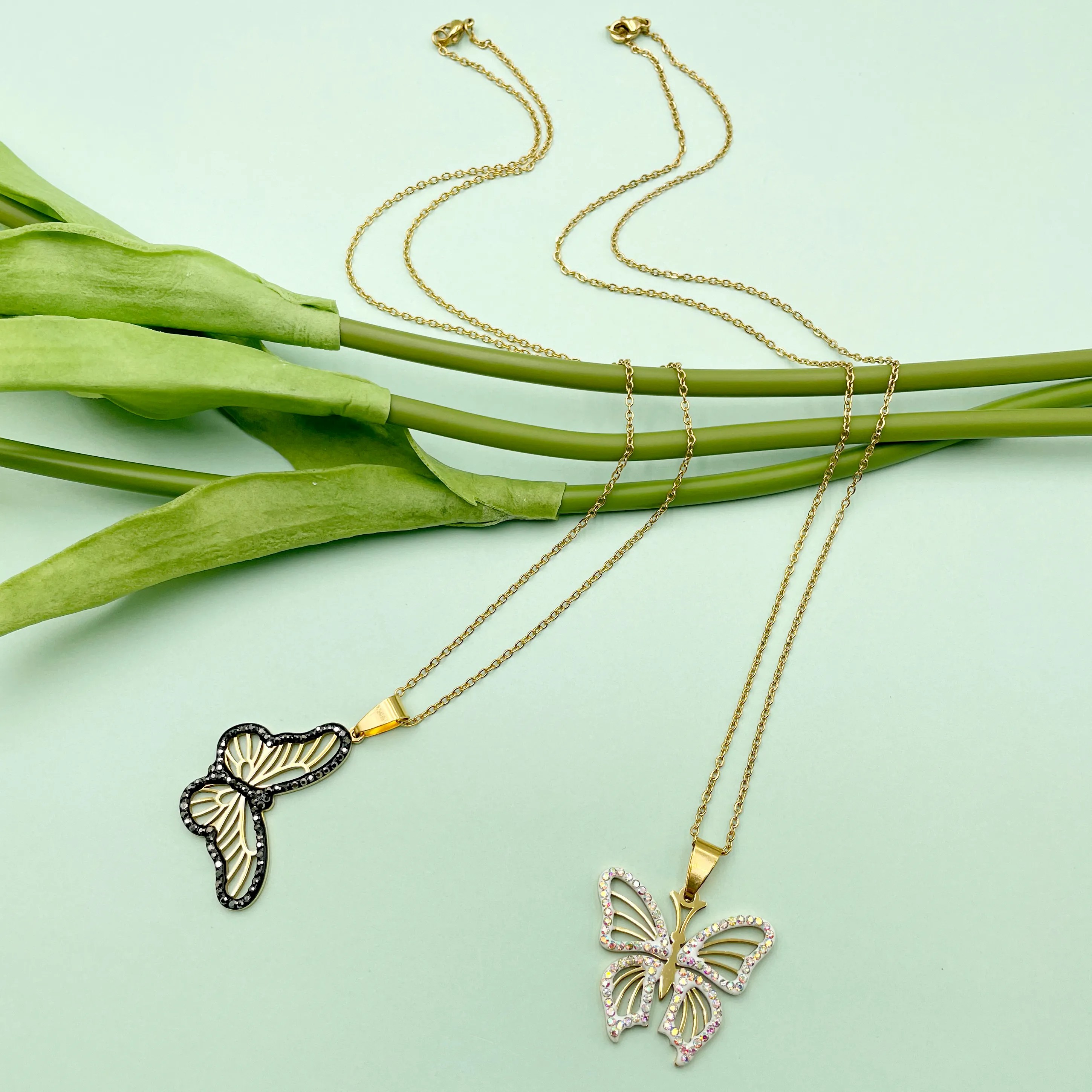Classical Vintage Style Romantic Butterfly Stainless Steel Plating Hollow Out Inlay Zircon Gold Plated Pendant Necklace_colorza_2