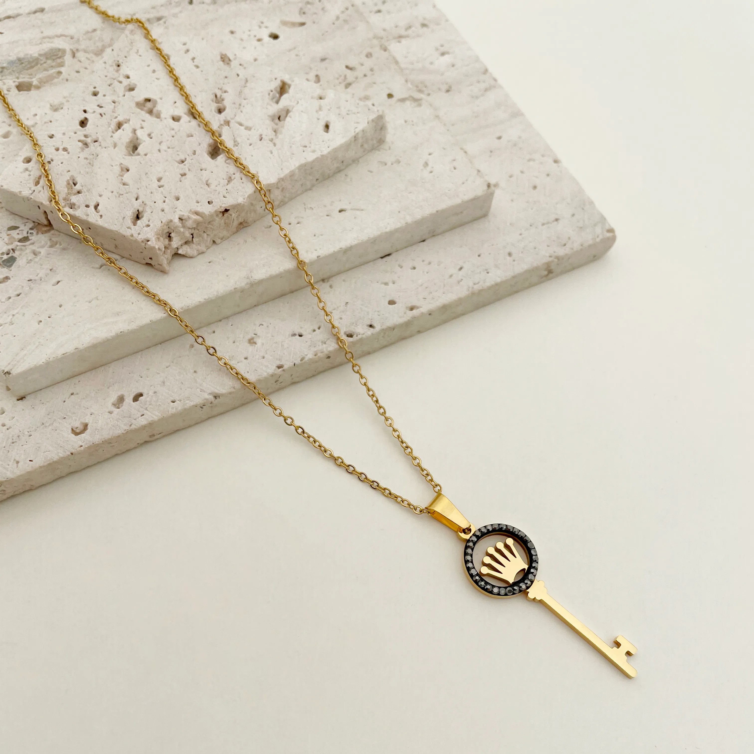 Elegant Luxurious Roman Style Crown Key Stainless Steel Polishing Plating Inlay Zircon Gold Plated Pendant Necklace_colorza_1