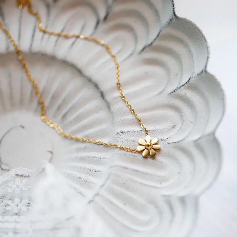 Sweet Simple Style Daisy Titanium Steel Plating 18K Gold Plated Pendant Necklace_colorza_2
