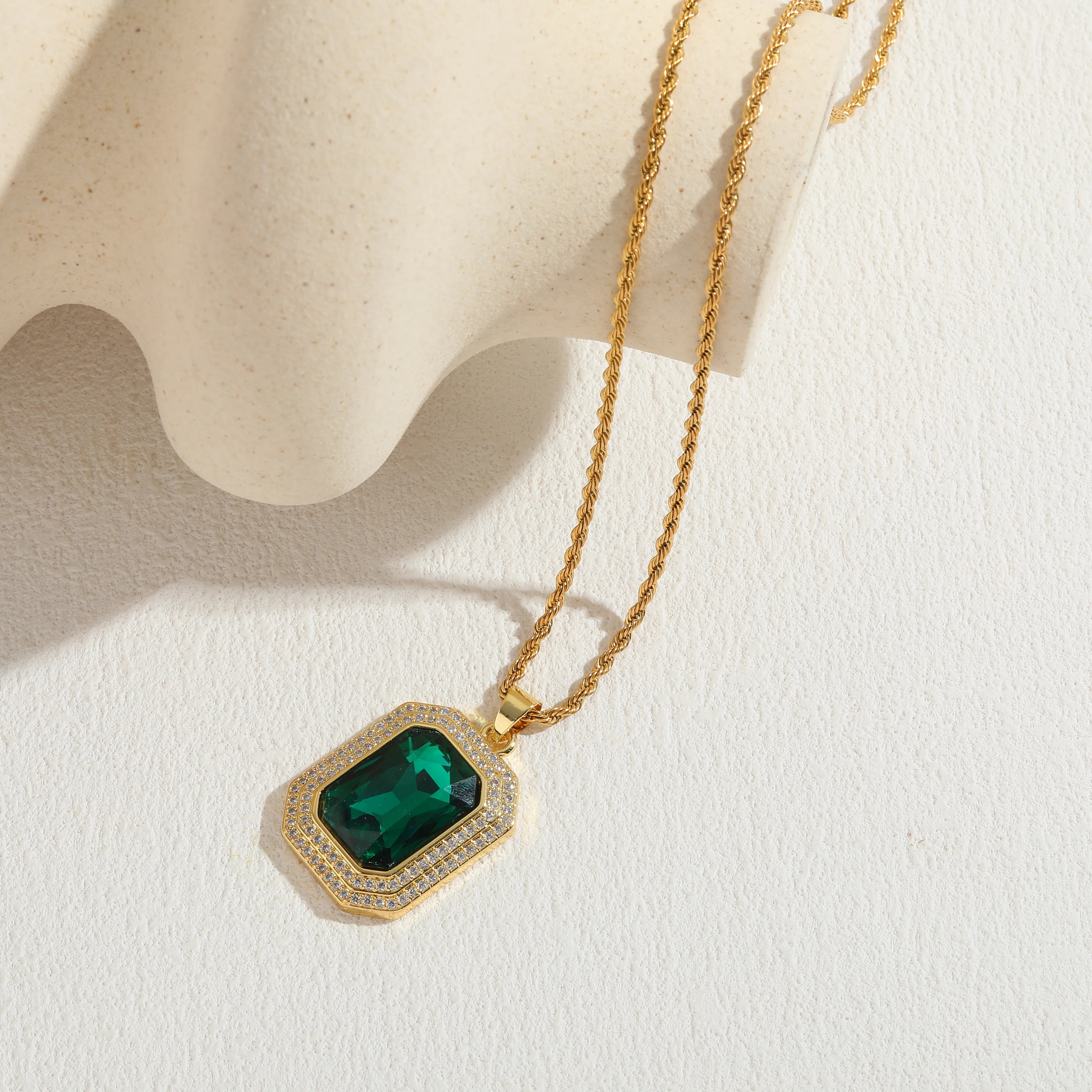 Classic Style Square Titanium Steel Copper Irregular Plating Inlay Zircon 14K Gold Plated Pendant Necklace_colorza_3