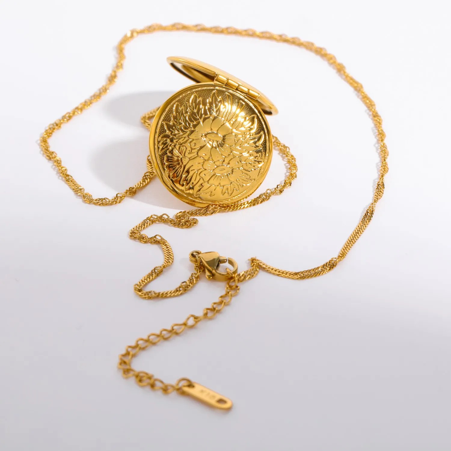 Vintage Style Commute Flower Stainless Steel Plating Carving 18K Gold Plated Pendant Necklace_colorza_2