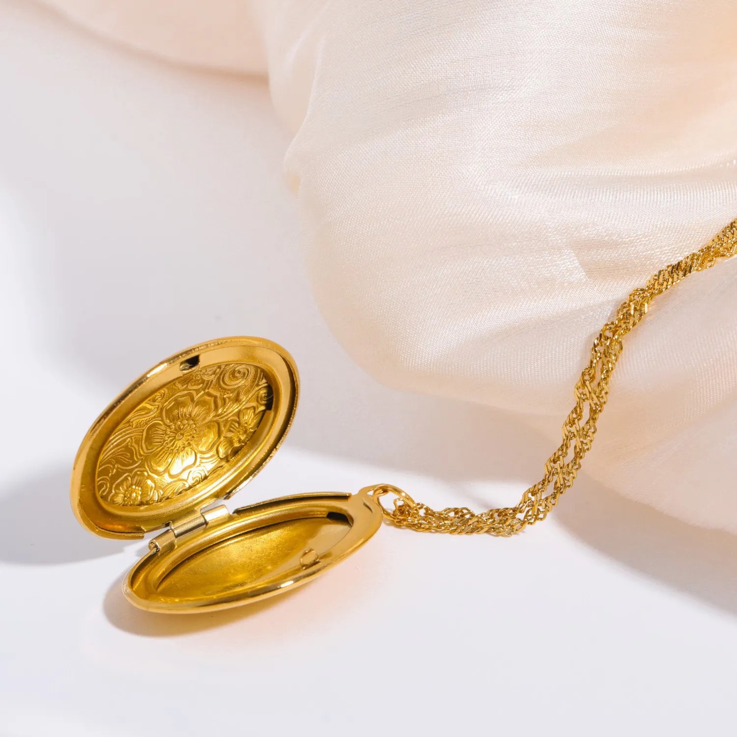 Vintage Style Commute Flower Stainless Steel Plating Carving 18K Gold Plated Pendant Necklace_colorza_4