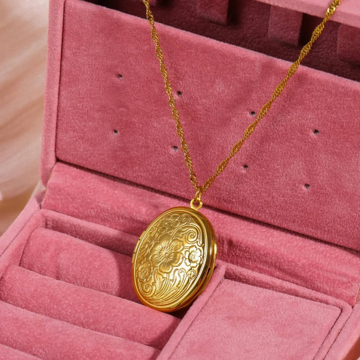 Vintage Style Commute Flower Stainless Steel Plating Carving 18K Gold Plated Pendant Necklace_colorza_6