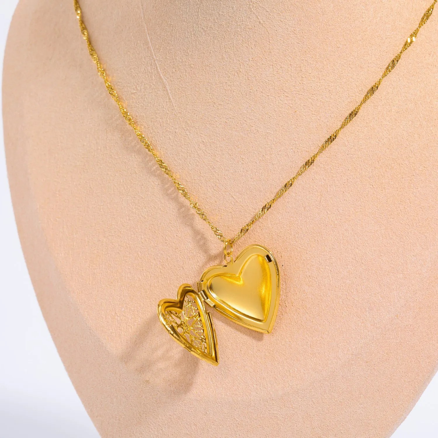 Casual Vintage Style Classic Style Heart Shape Stainless Steel Plating Hollow Out 18K Gold Plated Pendant Necklace_colorza_2