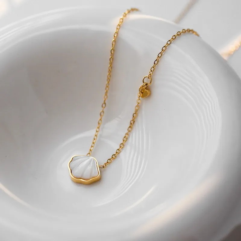 Vintage Style Shell Titanium Steel Plating Inlay Shell 18K Gold Plated Pendant Necklace_colorza_2