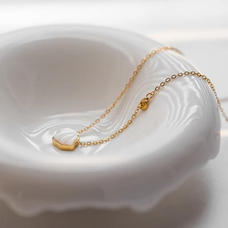 Vintage Style Shell Titanium Steel Plating Inlay Shell 18K Gold Plated Pendant Necklace_colorza_4