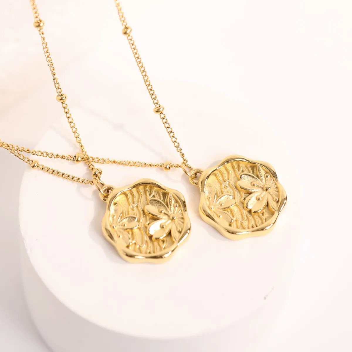 Vintage Style Commute Rose Stainless Steel Plating Carving 18K Gold Plated Pendant Necklace_colorza_3