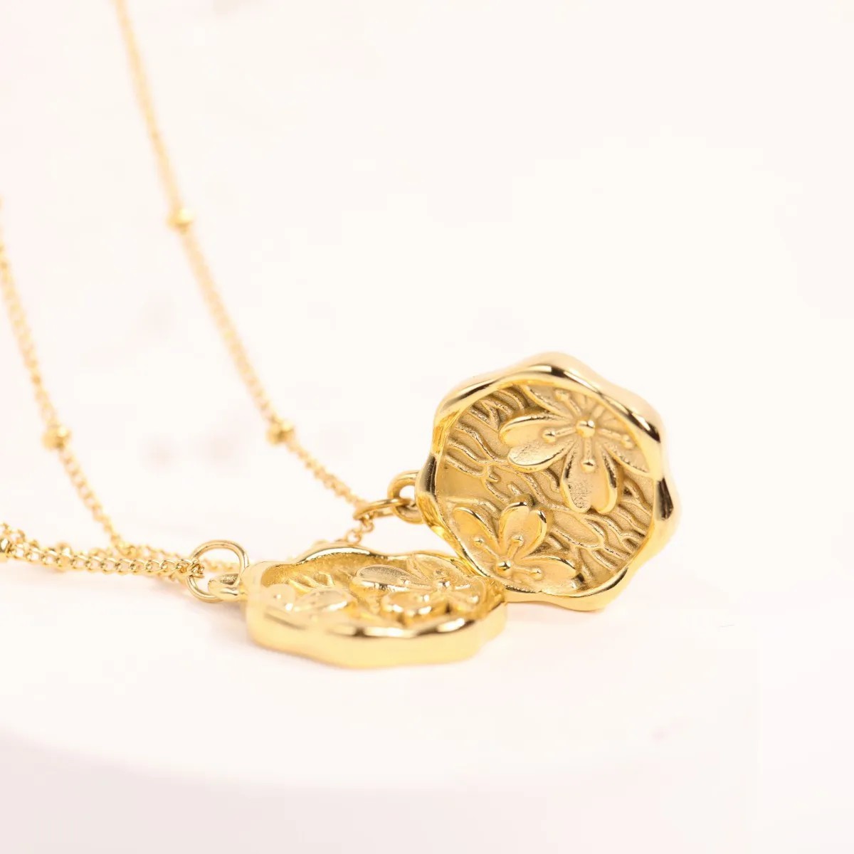 Vintage Style Commute Rose Stainless Steel Plating Carving 18K Gold Plated Pendant Necklace_colorza_5