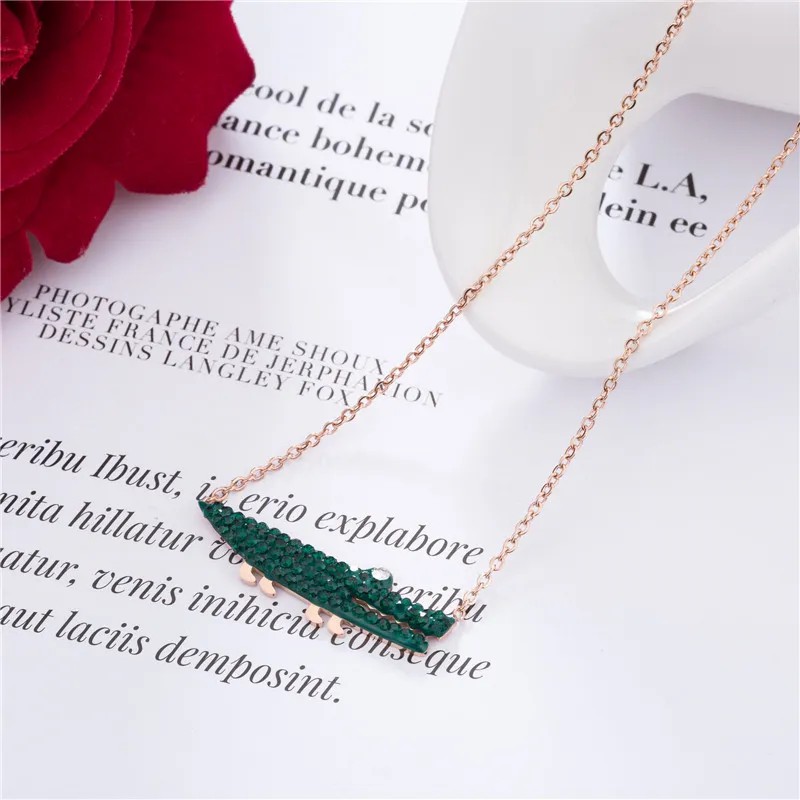 Simple Style Crocodile Titanium Steel Inlay Diamond 18K Gold Plated Pendant Necklace_colorza_2