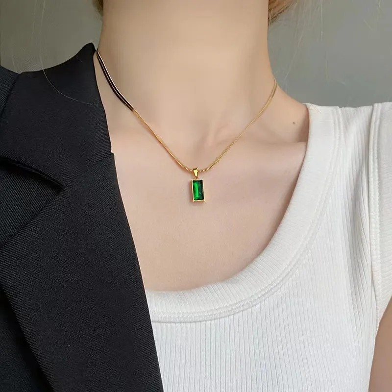 Elegant Simple Style Rectangle Titanium Steel Plating Inlay Artificial Diamond 18K Gold Plated Pendant Necklace_colorza_4