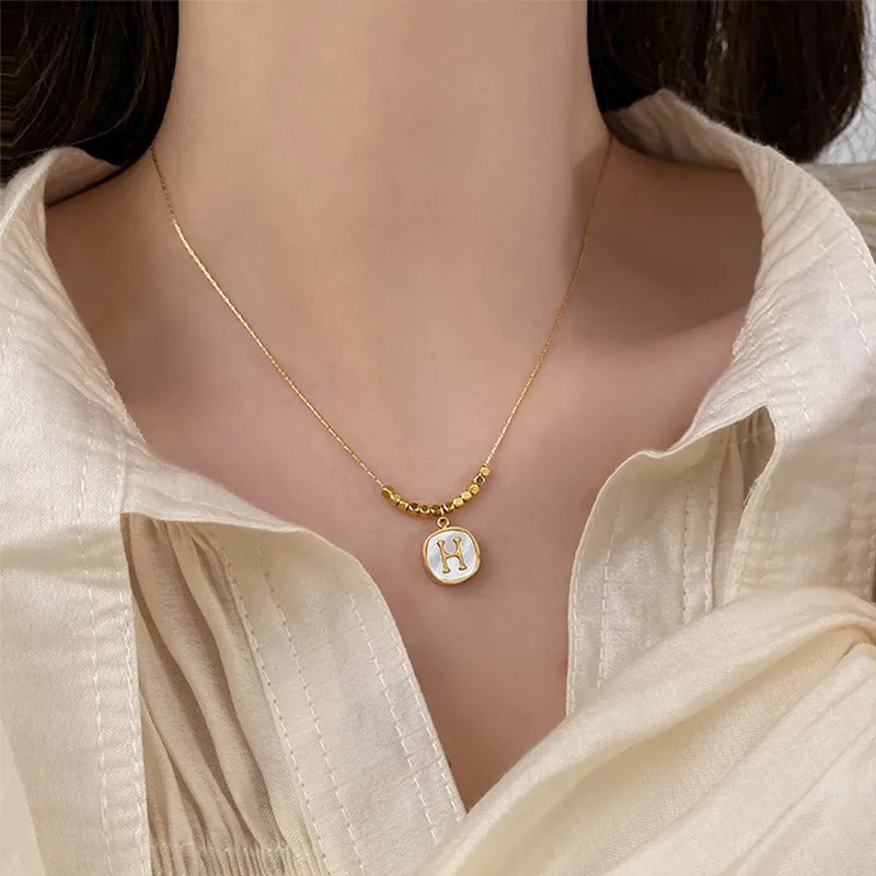 Simple Style Letter Titanium Steel Plating Inlay Shell 18K Gold Plated Pendant Necklace_colorza_1
