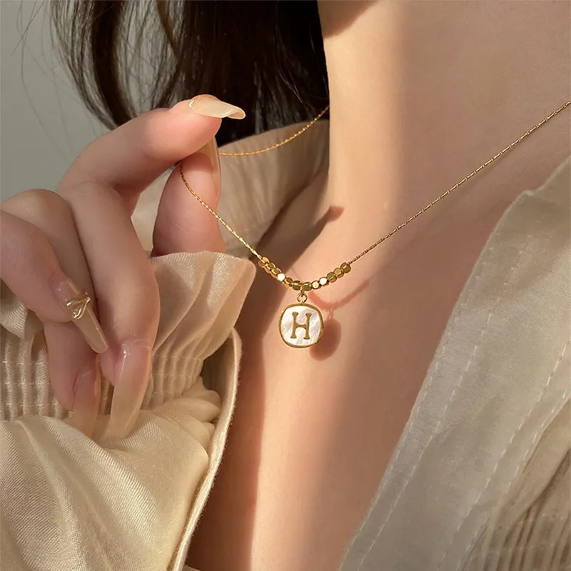 Simple Style Letter Titanium Steel Plating Inlay Shell 18K Gold Plated Pendant Necklace_colorza_2
