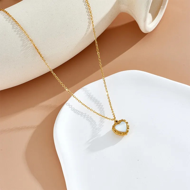 Simple Style Heart Shape Titanium Steel Plating Inlay Shell 18K Gold Plated Pendant Necklace_colorza_4