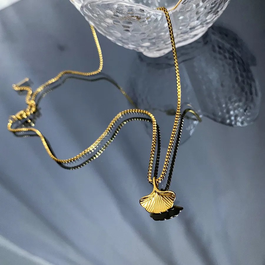 Simple Style Ginkgo Leaf Titanium Steel Plating 18K Gold Plated Pendant Necklace_colorza_1