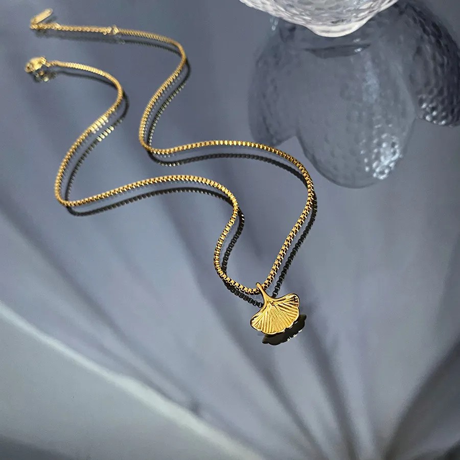 Simple Style Ginkgo Leaf Titanium Steel Plating 18K Gold Plated Pendant Necklace_colorza_3
