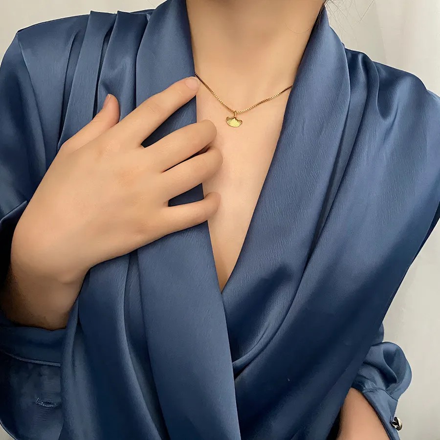 Simple Style Ginkgo Leaf Titanium Steel Plating 18K Gold Plated Pendant Necklace_colorza_4