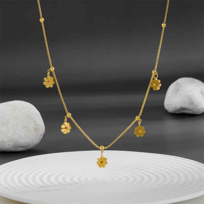 Sweet Simple Style Daisy Titanium Steel Plating 18K Gold Plated Pendant Necklace_colorza_1